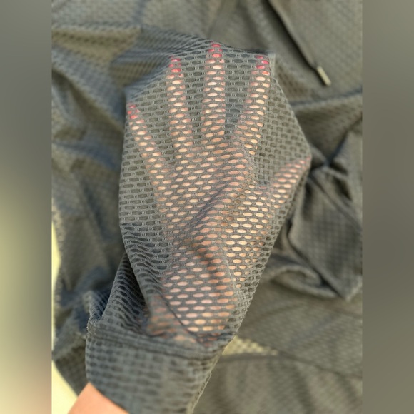 DKNY Sport, Black Mesh Running Top. Like new, lightly worn. Size Medium, comfy! - Picture 3 of 6